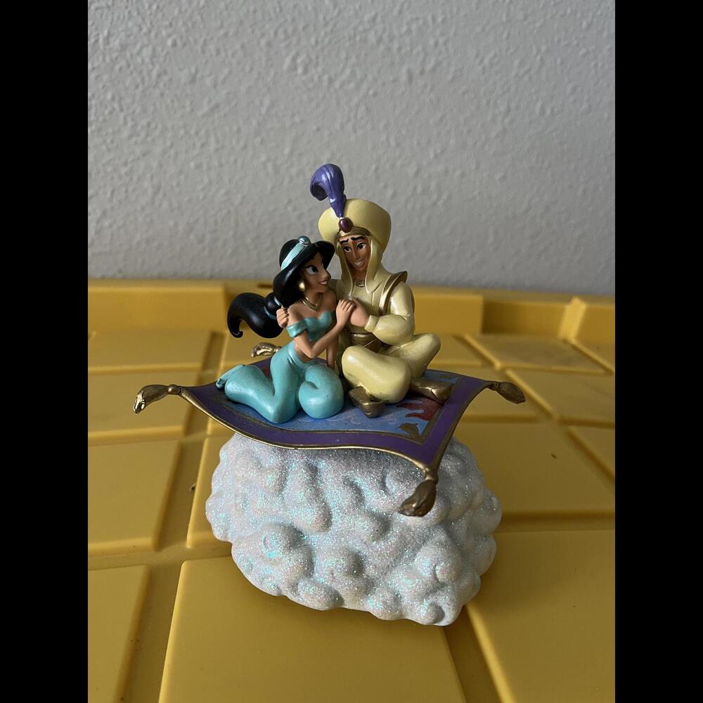 Disney Aladdin Jasmine and Aladdin on Magic Carpet Music Box Figurine